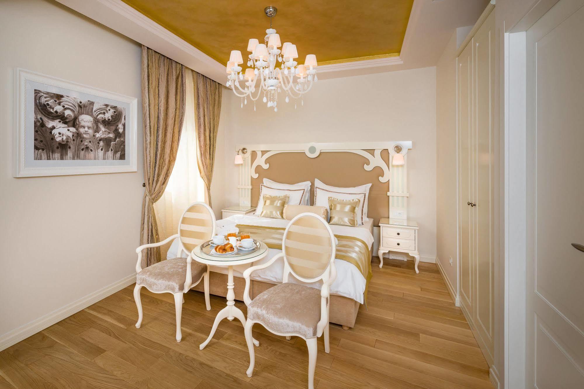 Piazza Heritage Hotel Сплит Екстериор снимка