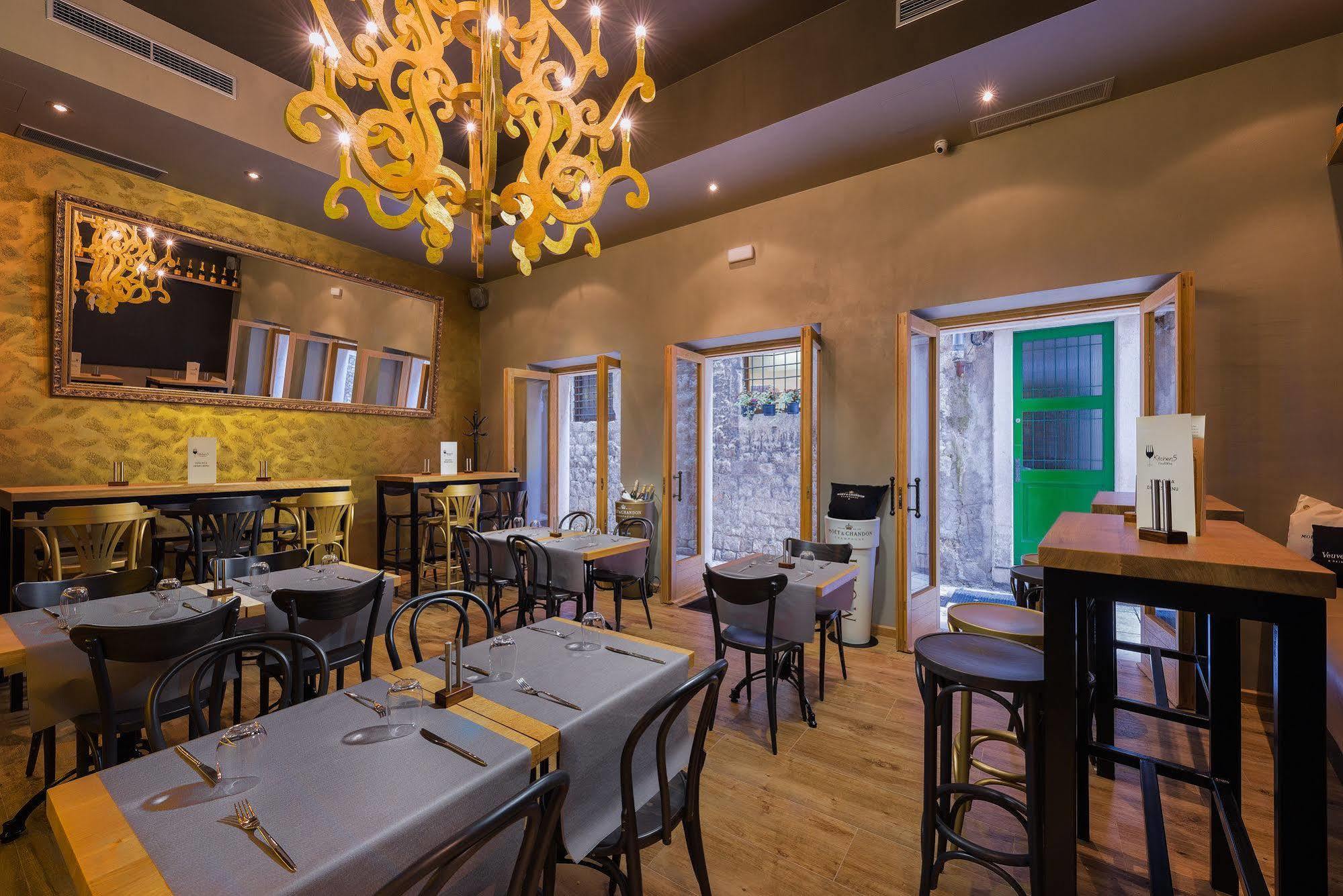 Piazza Heritage Hotel Сплит Екстериор снимка