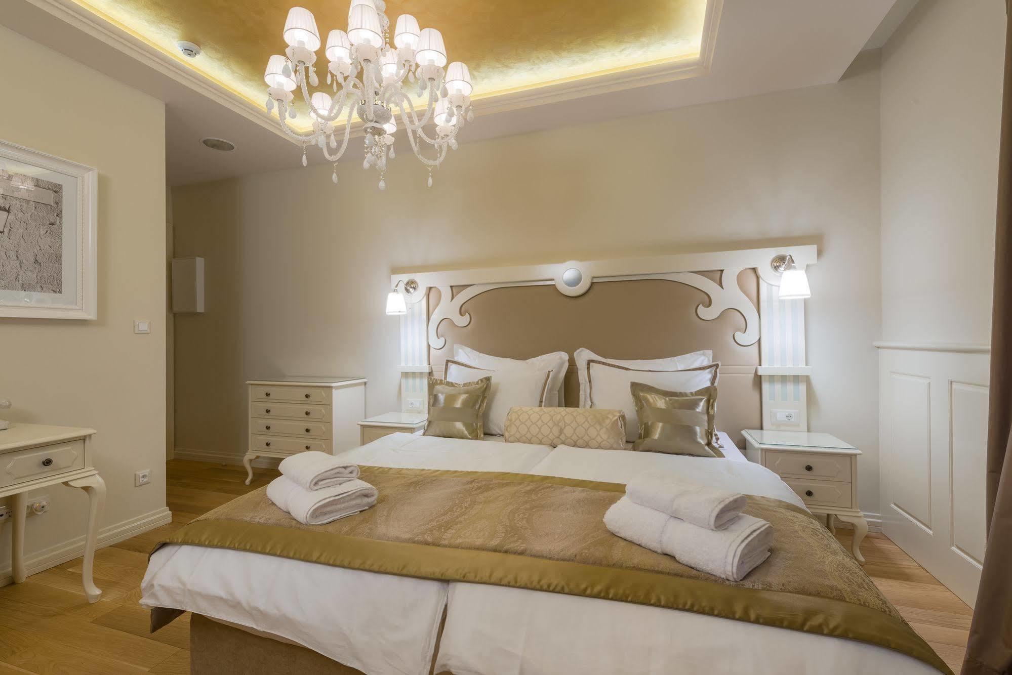 Piazza Heritage Hotel Сплит Екстериор снимка