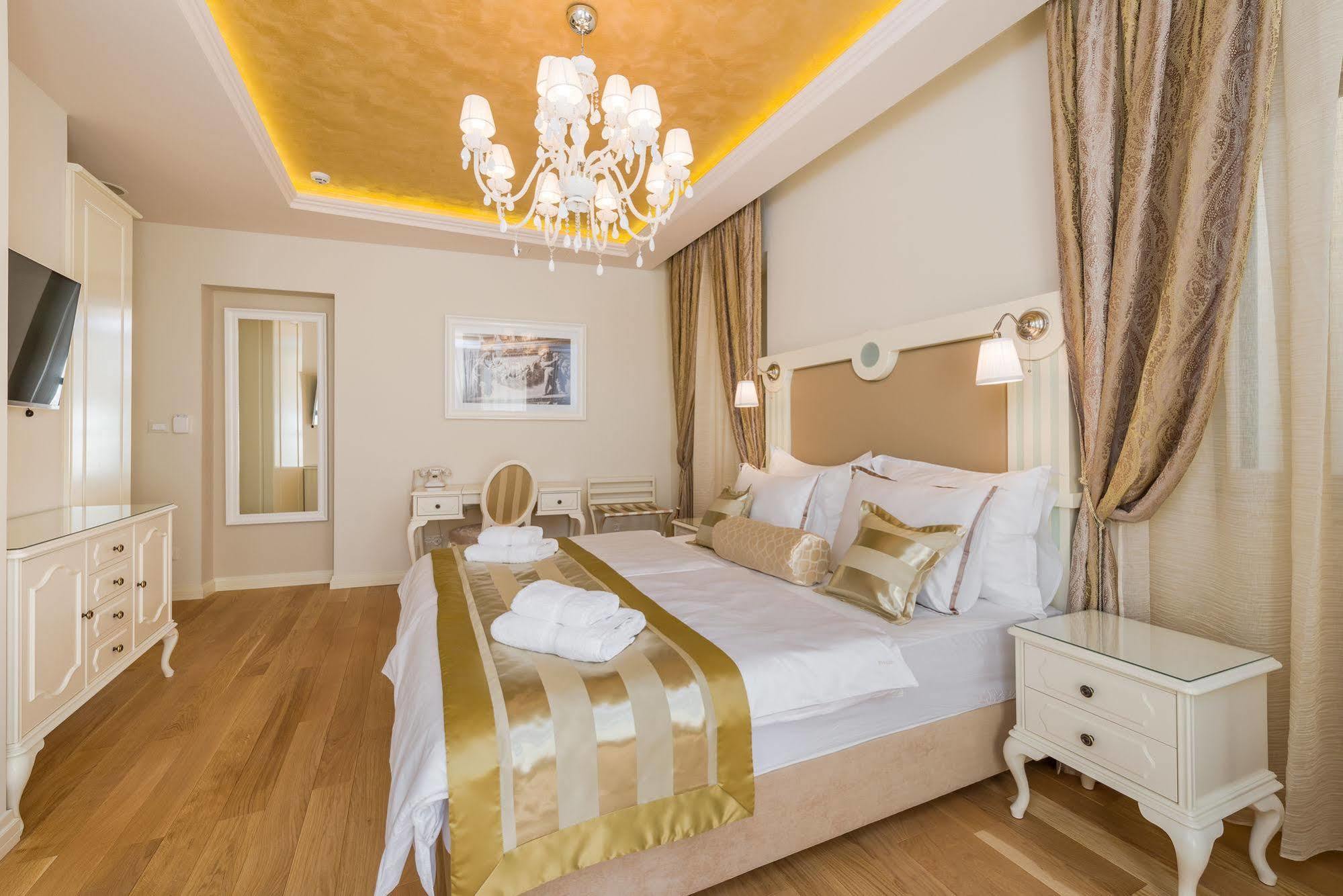 Piazza Heritage Hotel Сплит Екстериор снимка