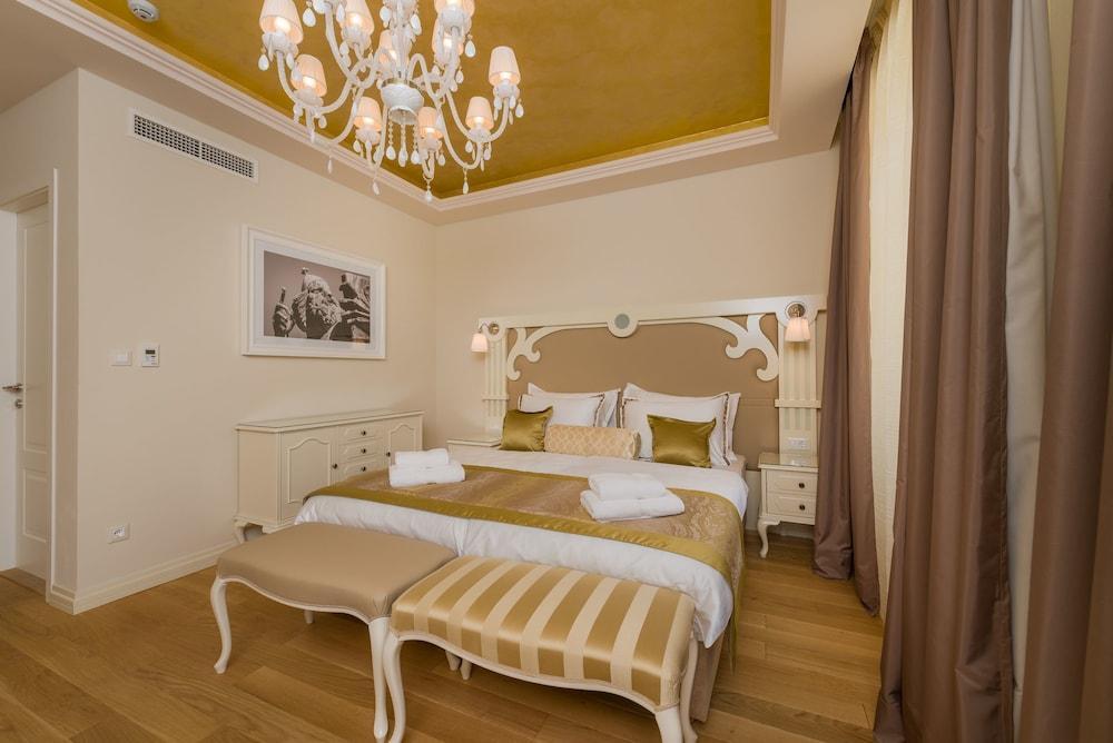 Piazza Heritage Hotel Сплит Екстериор снимка